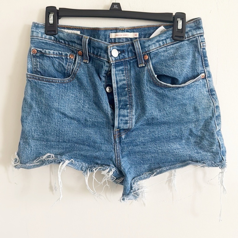 Levi's medium wash ribcage high rise frayed hem denim shorts size 30